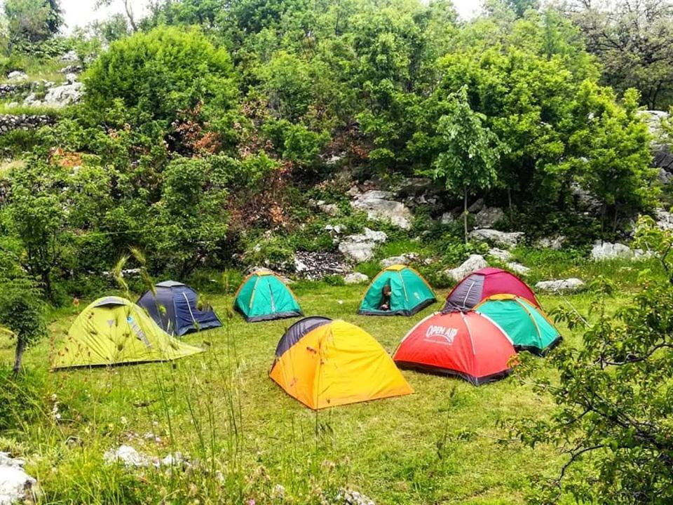 Отель Camp Oaza,Lipa Цетине Экстерьер фото
