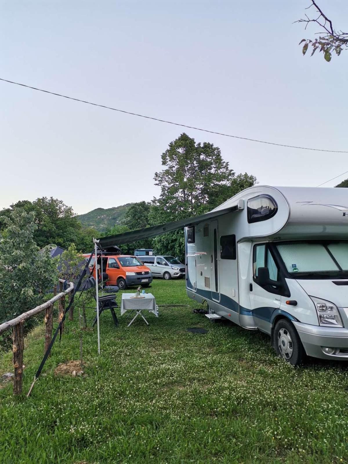 Отель Camp Oaza,Lipa Цетине Экстерьер фото