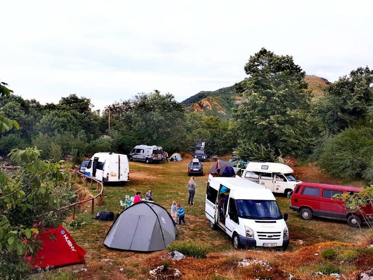 Отель Camp Oaza,Lipa Цетине Экстерьер фото